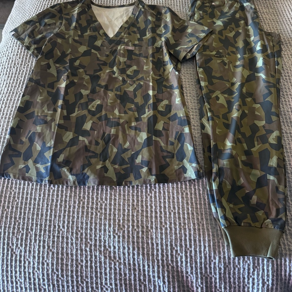 Figs Scrubs Jogger Set